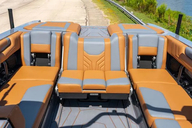 Slide: The Image of Malibu Wakesetter 25 LSV 2026 - 18