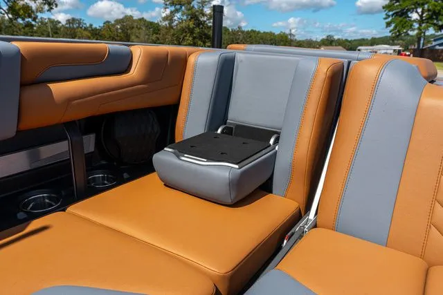 Slide: The Image of Malibu Wakesetter 25 LSV 2026 - 20