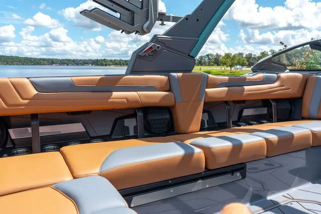 Slide: The Image of Malibu Wakesetter 25 LSV 2026 - 21