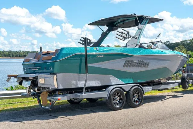 Slide: The Image of Malibu Wakesetter 25 LSV 2026 - 3