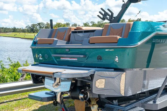 Slide: The Image of Malibu Wakesetter 25 LSV 2026 - 4