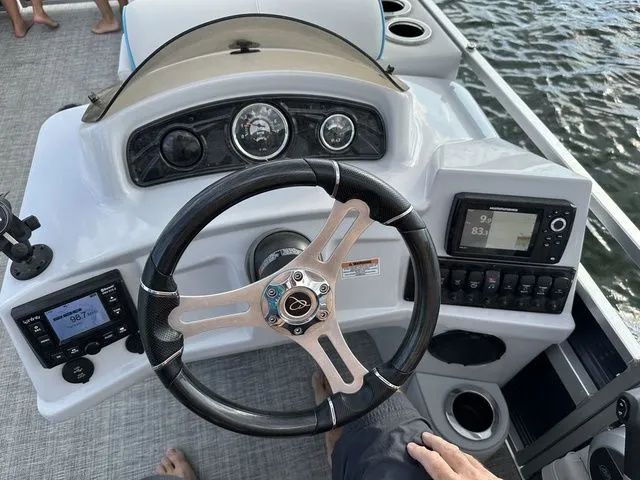 Slide: The Image of Apex Marine LS 824 LANAI DS BAR 2021 - 7