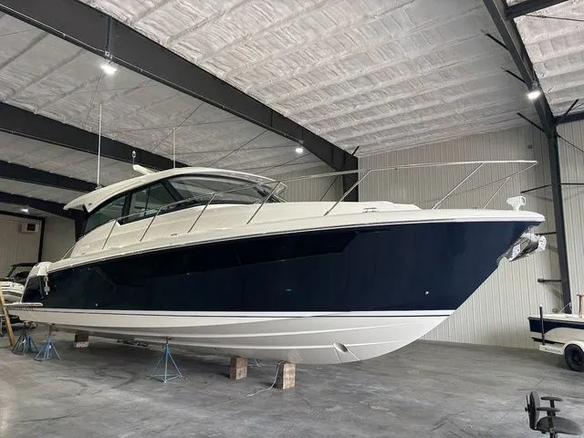 The Image of Tiara 48 LE 2025 - 1