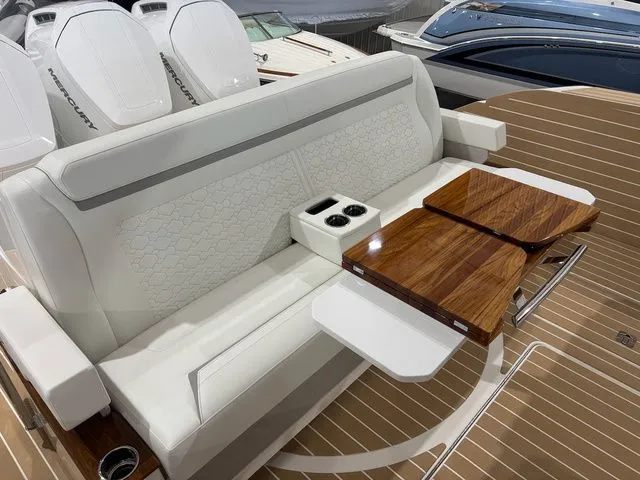 Slide: The Image of Tiara 48 LE 2025 - 10