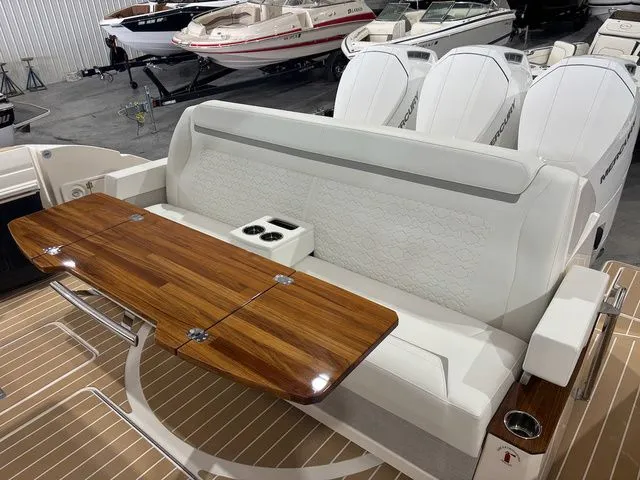 Slide: The Image of Tiara 48 LE 2025 - 11