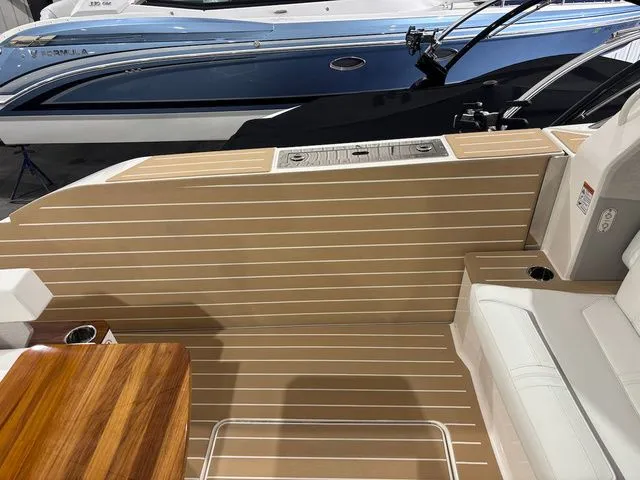 Slide: The Image of Tiara 48 LE 2025 - 12