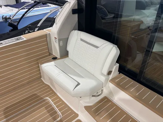 Slide: The Image of Tiara 48 LE 2025 - 13