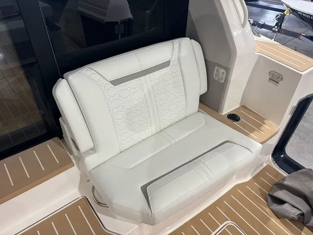 Slide: The Image of Tiara 48 LE 2025 - 14