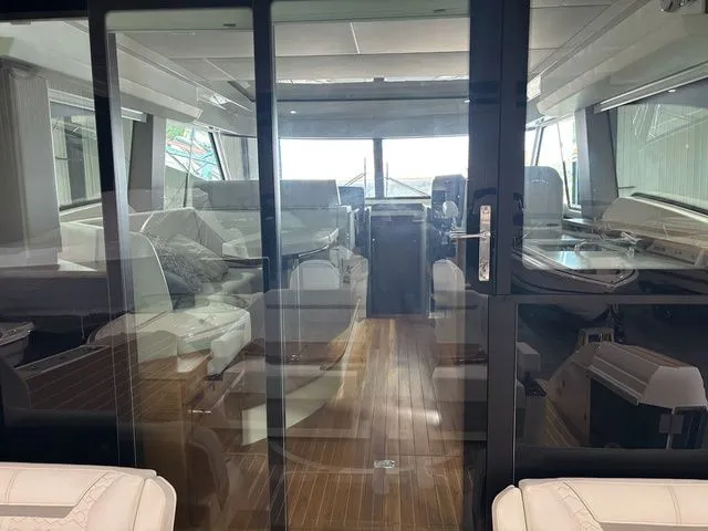 Slide: The Image of Tiara 48 LE 2025 - 15