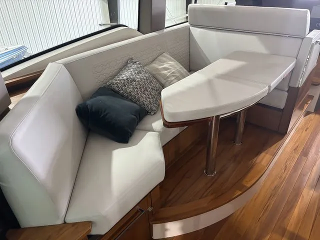 Slide: The Image of Tiara 48 LE 2025 - 16