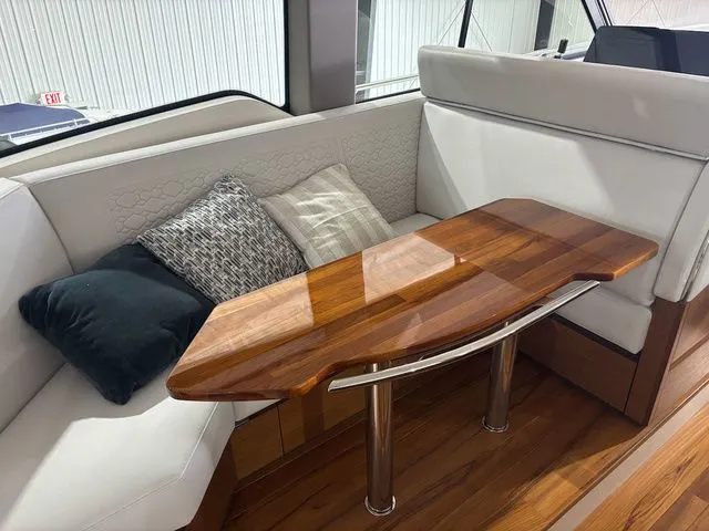 Slide: The Image of Tiara 48 LE 2025 - 17