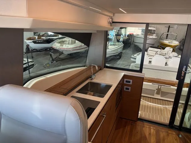 Slide: The Image of Tiara 48 LE 2025 - 21