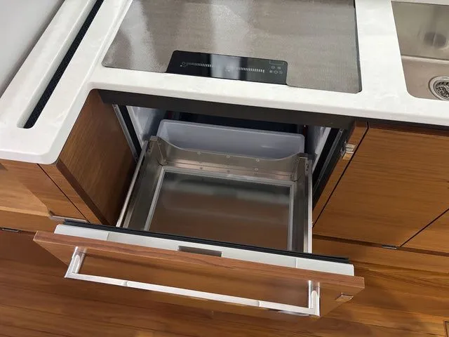 Slide: The Image of Tiara 48 LE 2025 - 23