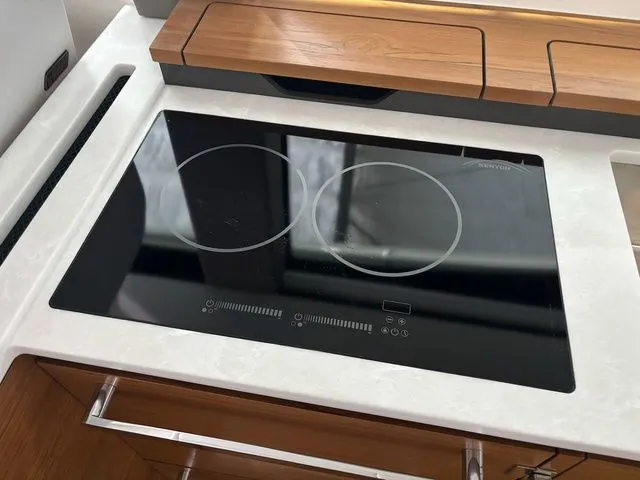 Slide: The Image of Tiara 48 LE 2025 - 24