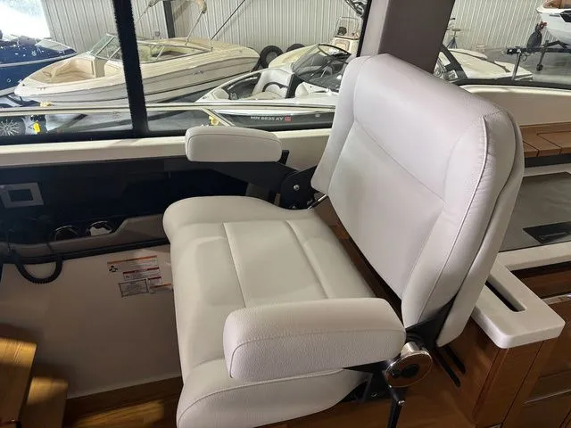 Slide: The Image of Tiara 48 LE 2025 - 28