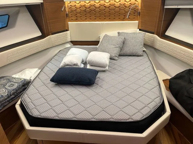 Slide: The Image of Tiara 48 LE 2025 - 44