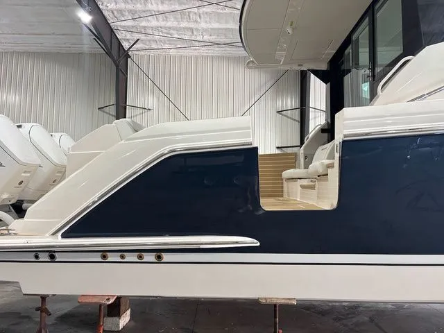 Slide: The Image of Tiara 48 LE 2025 - 5