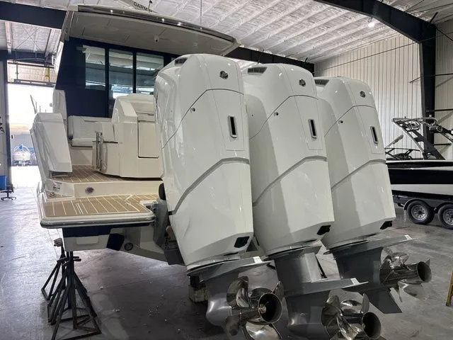 Slide: The Image of Tiara 48 LE 2025 - 7