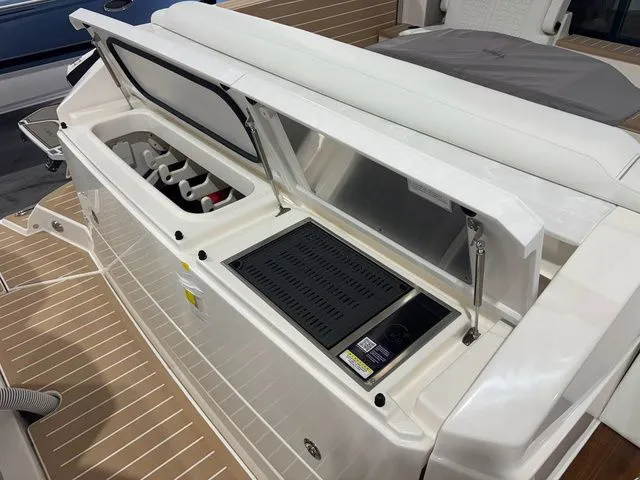 Slide: The Image of Tiara 48 LE 2025 - 9