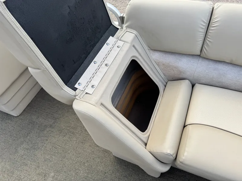 Slide: The Image of Bennington 22 SLX Pontoon 2014 - 13