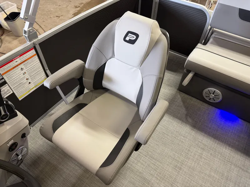 Slide: The Image of Princecraft Vectra 23 RL 2025 - 11