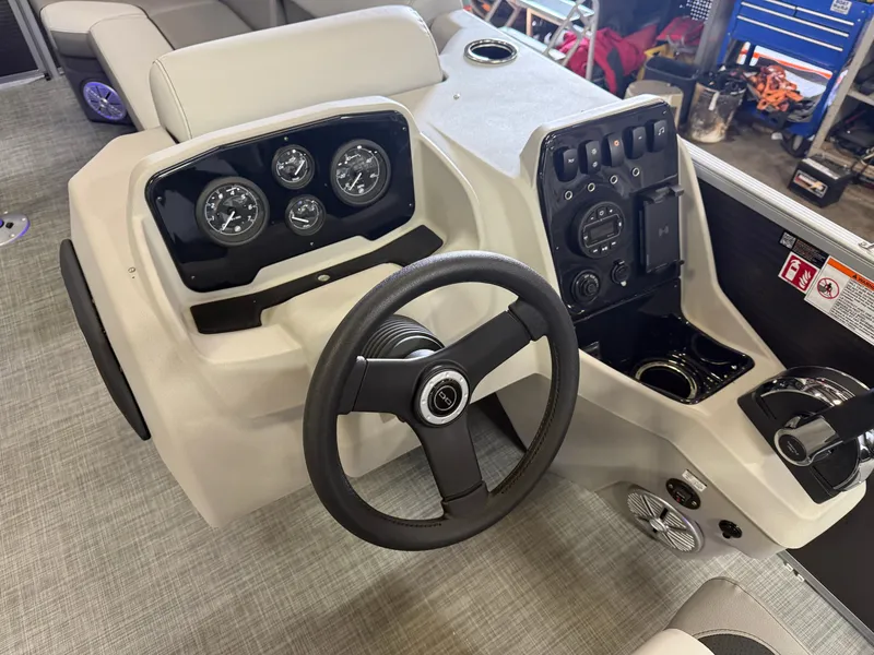 Slide: The Image of Princecraft Vectra 23 RL 2025 - 12