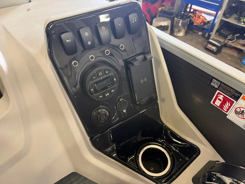 Slide: The Image of Princecraft Vectra 23 RL 2025 - 14