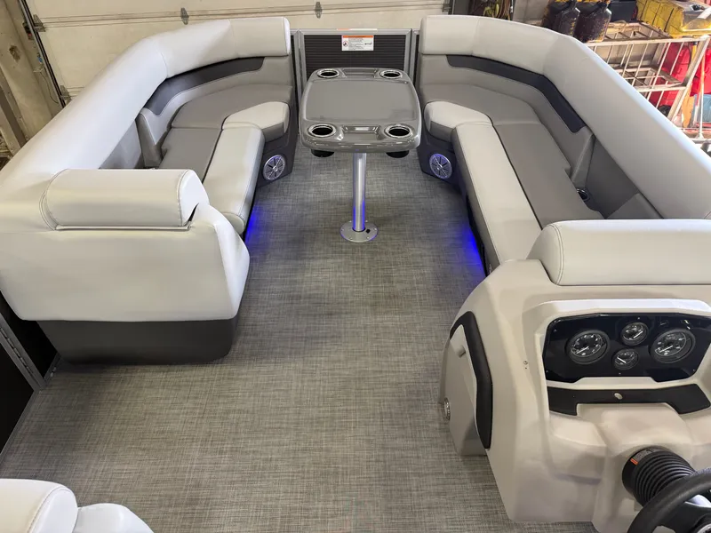 Slide: The Image of Princecraft Vectra 23 RL 2025 - 24