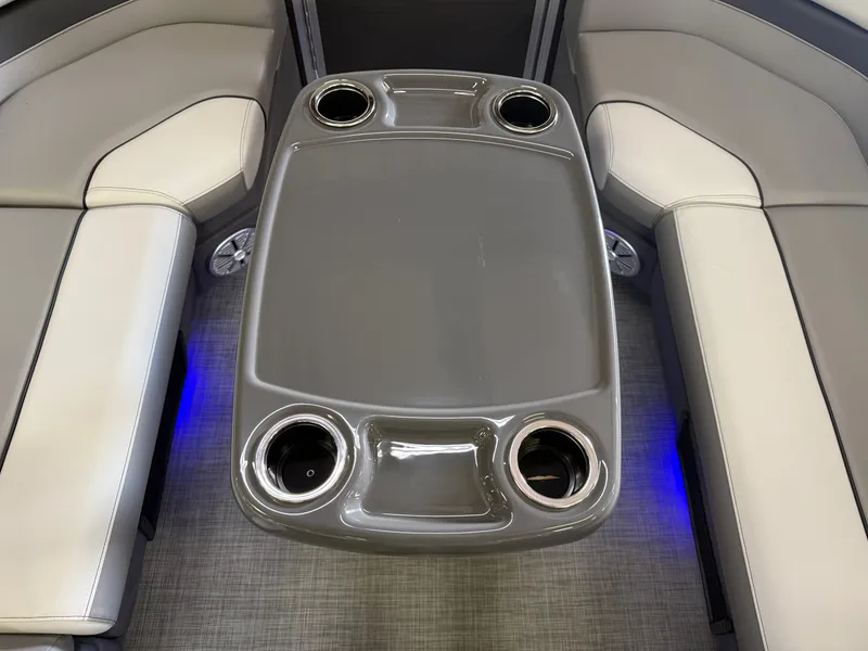 Slide: The Image of Princecraft Vectra 23 RL 2025 - 25