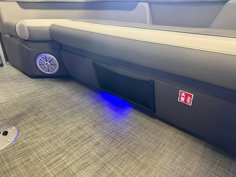 Slide: The Image of Princecraft Vectra 23 RL 2025 - 26