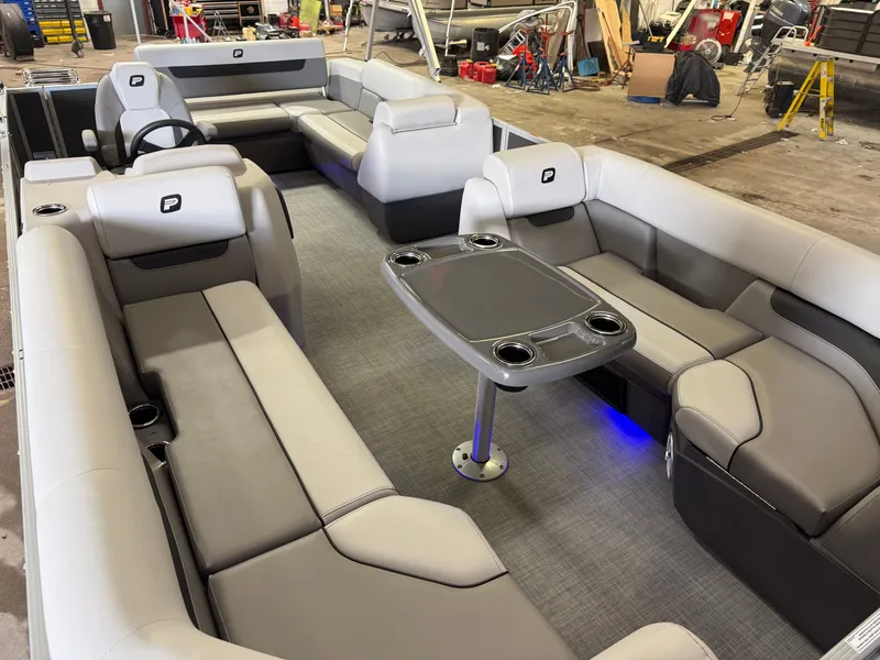 Slide: The Image of Princecraft Vectra 23 RL 2025 - 29