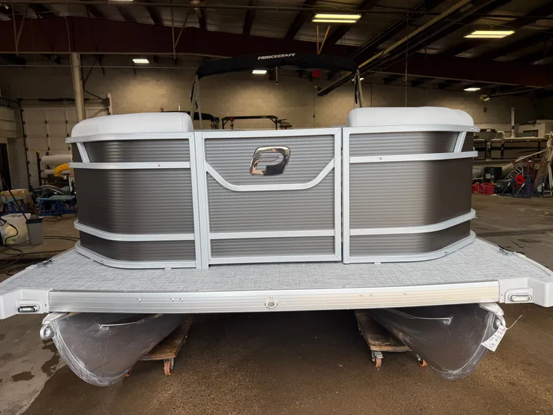 Slide: The Image of Princecraft Vectra 23 RL 2025 - 32