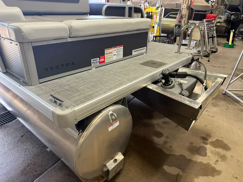 Slide: The Image of Princecraft Vectra 23 RL 2025 - 36