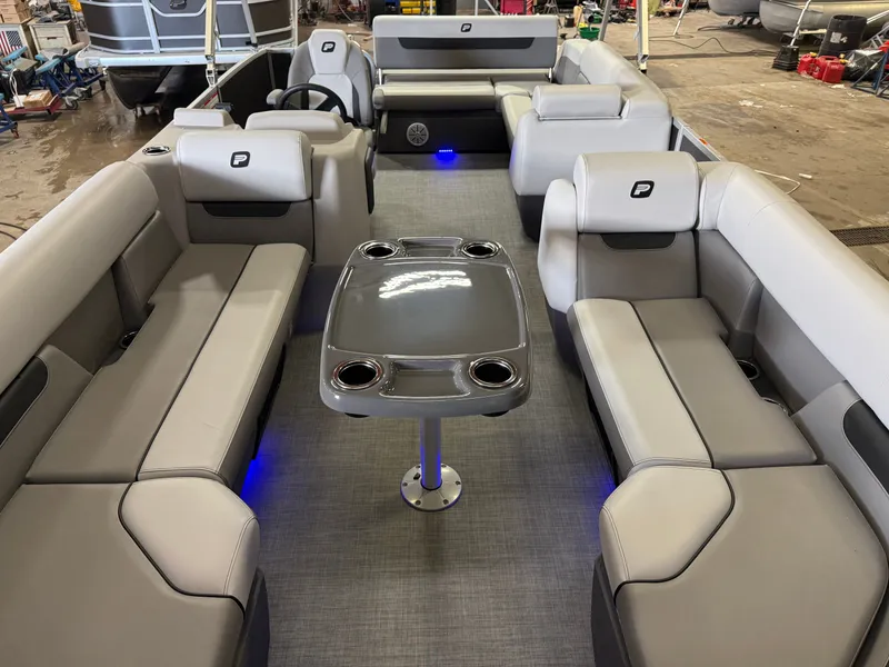 Slide: The Image of Princecraft Vectra 23 RL 2025 - 6