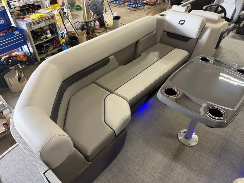 Slide: The Image of Princecraft Vectra 23 RL 2025 - 7