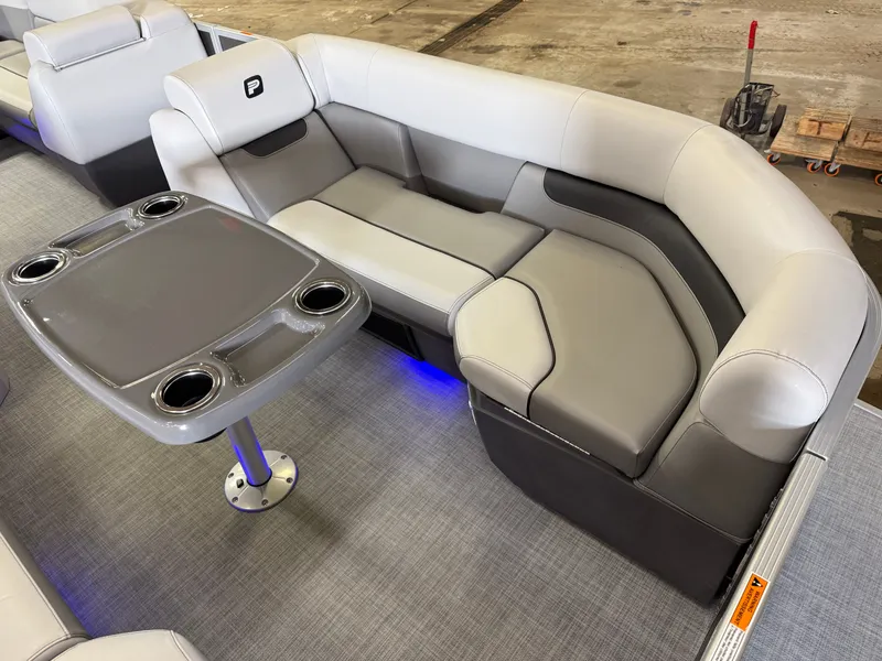 Slide: The Image of Princecraft Vectra 23 RL 2025 - 8