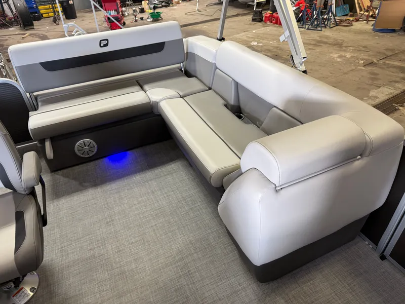 Slide: The Image of Princecraft Vectra 23 RL 2025 - 9