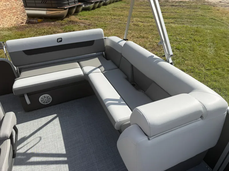 Slide: The Image of Princecraft Vectra 21 RL 2026 - 11