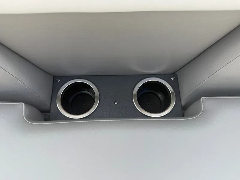 Slide: The Image of Princecraft Vectra 21 RL 2026 - 21