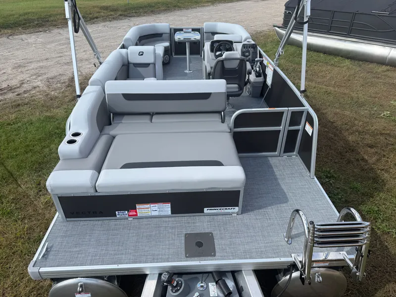 Slide: The Image of Princecraft Vectra 21 RL 2026 - 6