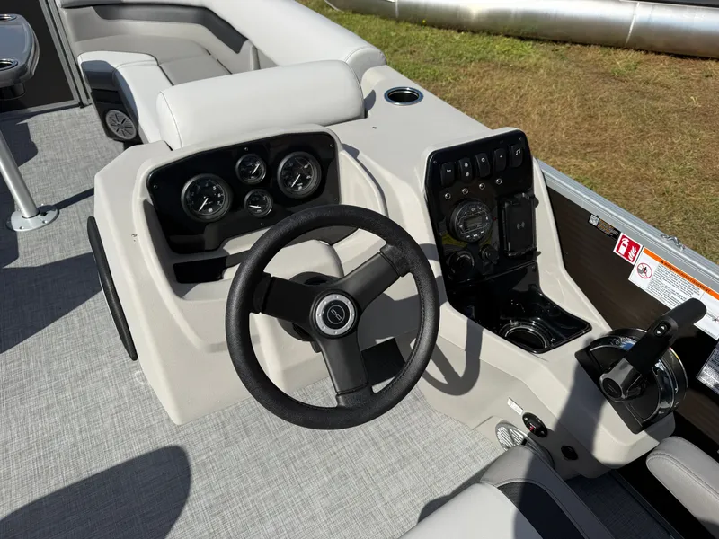 Slide: The Image of Princecraft Vectra 21 Cruise Lounge Pontoon & Mercury 4-Stroke EFI 2026 - 11