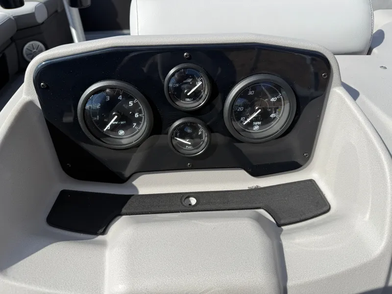 Slide: The Image of Princecraft Vectra 21 Cruise Lounge Pontoon & Mercury 4-Stroke EFI 2026 - 12