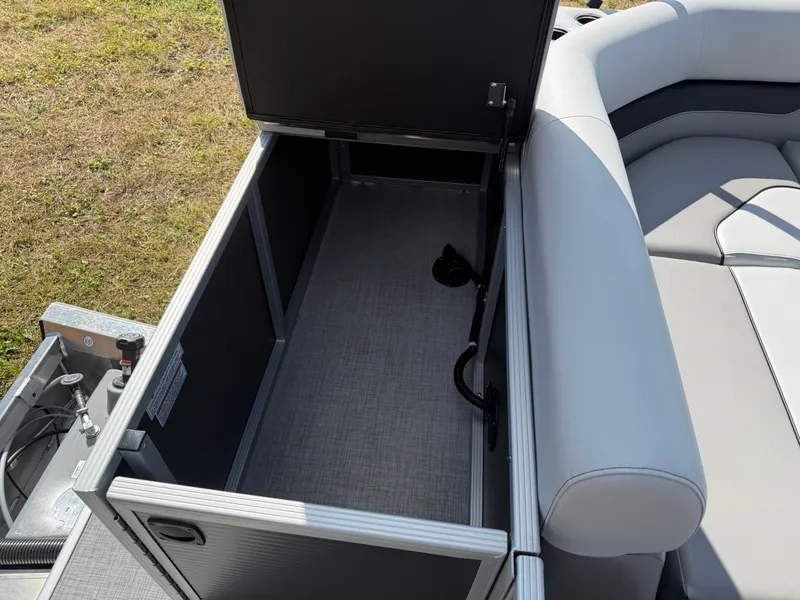 Slide: The Image of Princecraft Vectra 21 Cruise Lounge Pontoon & Mercury 4-Stroke EFI 2026 - 15