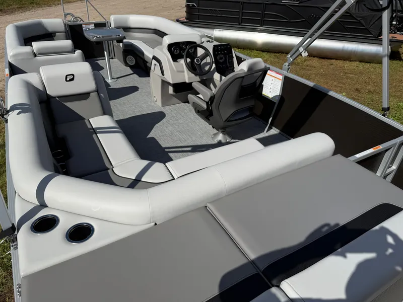 Slide: The Image of Princecraft Vectra 21 Cruise Lounge Pontoon & Mercury 4-Stroke EFI 2026 - 16
