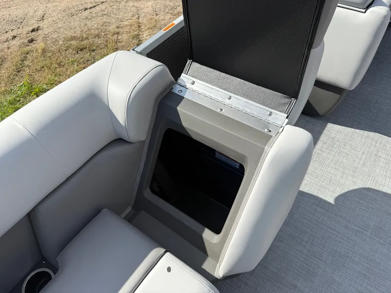 Slide: The Image of Princecraft Vectra 21 Cruise Lounge Pontoon & Mercury 4-Stroke EFI 2026 - 19
