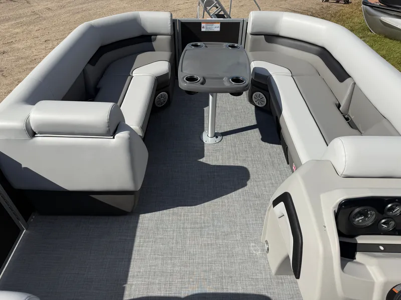 Slide: The Image of Princecraft Vectra 21 Cruise Lounge Pontoon & Mercury 4-Stroke EFI 2026 - 20