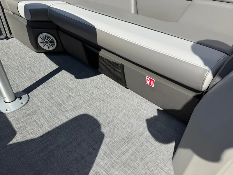 Slide: The Image of Princecraft Vectra 21 Cruise Lounge Pontoon & Mercury 4-Stroke EFI 2026 - 22