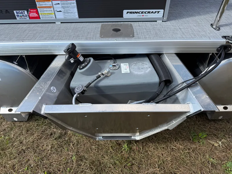 Slide: The Image of Princecraft Vectra 21 Cruise Lounge Pontoon & Mercury 4-Stroke EFI 2026 - 30