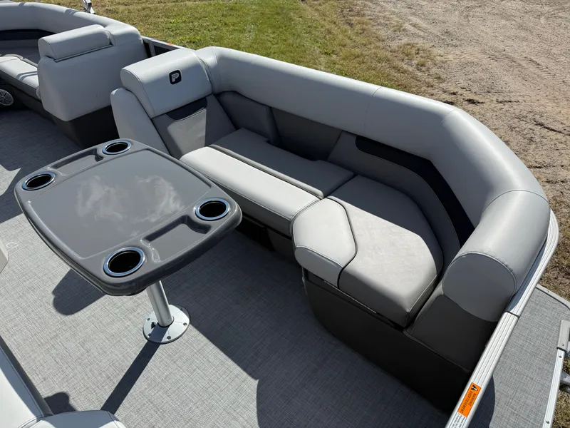 Slide: The Image of Princecraft Vectra 21 Cruise Lounge Pontoon & Mercury 4-Stroke EFI 2026 - 6