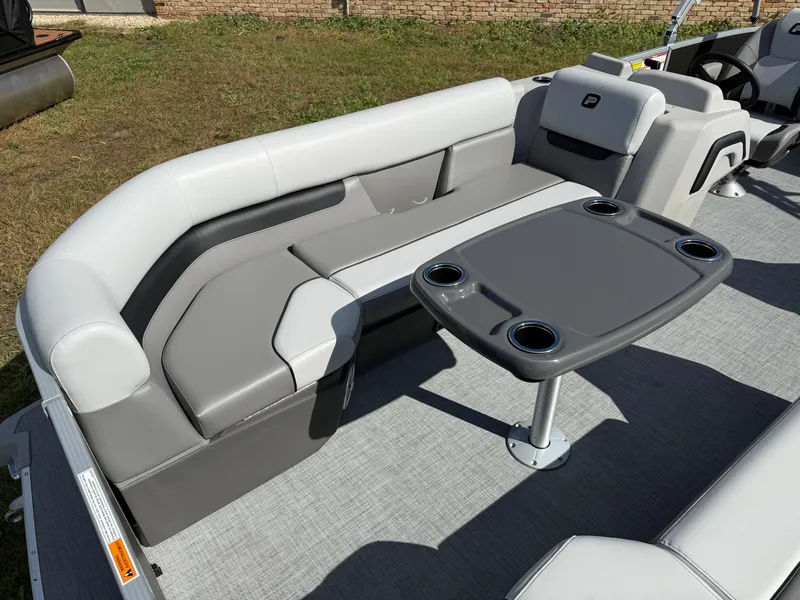 Slide: The Image of Princecraft Vectra 21 Cruise Lounge Pontoon & Mercury 4-Stroke EFI 2026 - 7